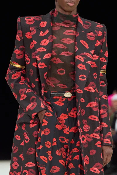 Look 17